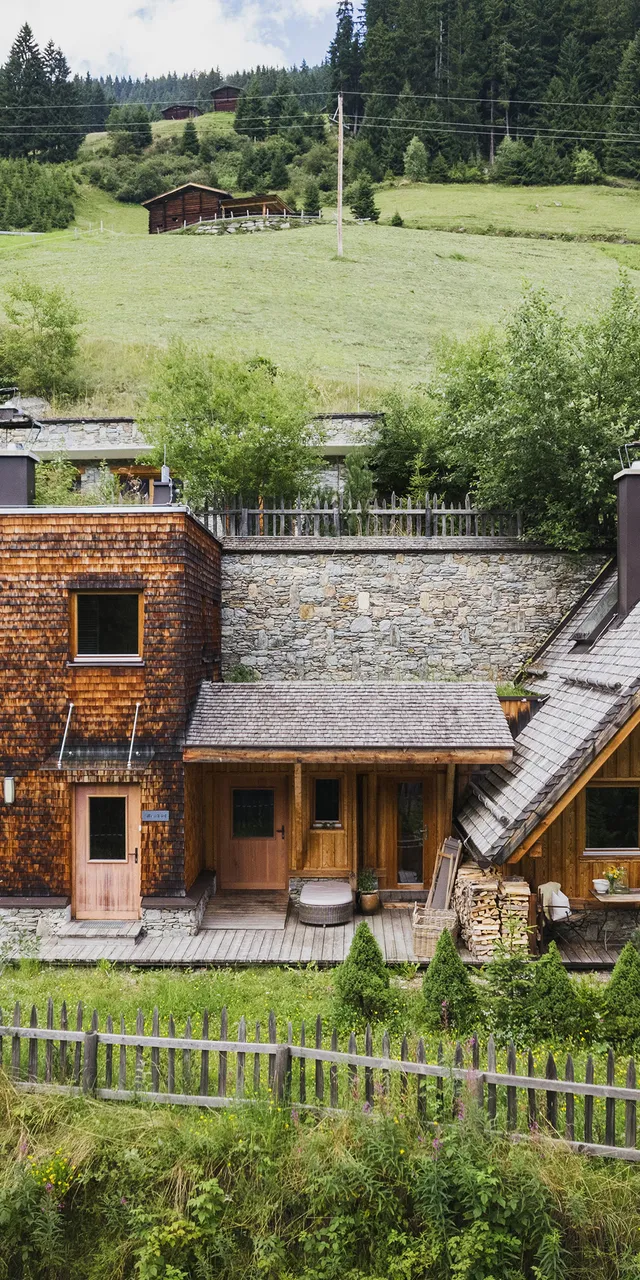 chalet_links_silberdistel_rechts_arnika.jpg