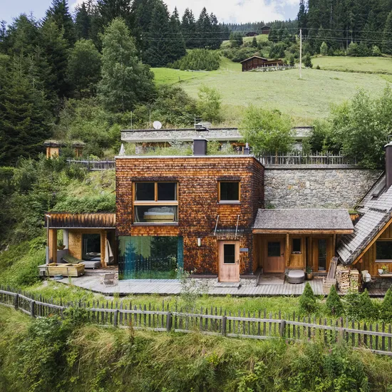 chalet_links_silberdistel_rechts_arnika.jpg
