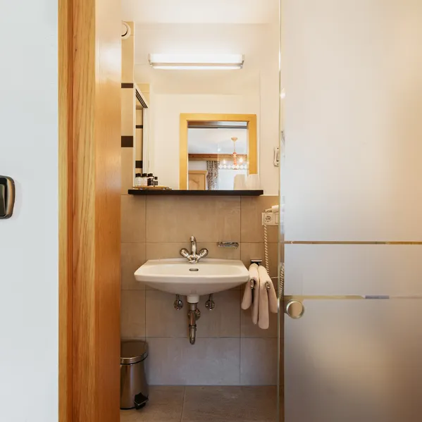 doppelzimmer_komfort_15.jpg