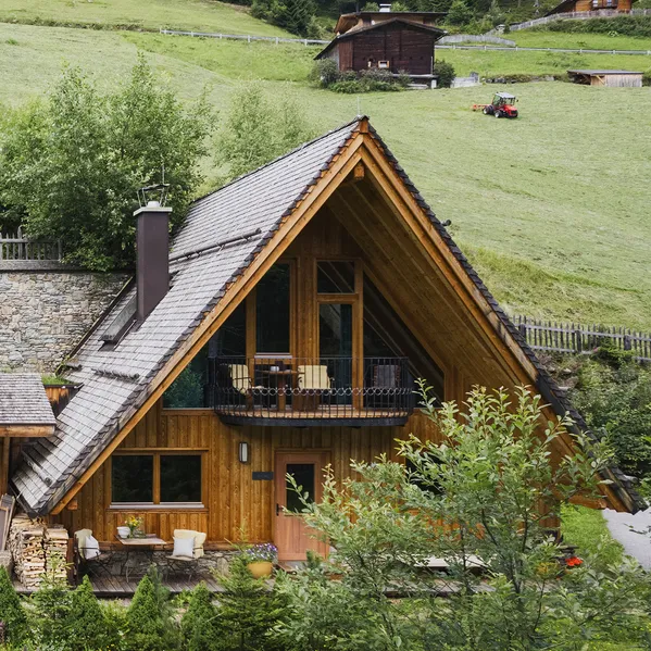 chalet_links_silberdistel_rechts_arnika.jpg