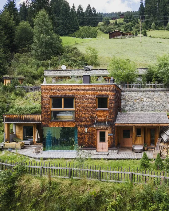 chalet_links_silberdistel_rechts_arnika.jpg