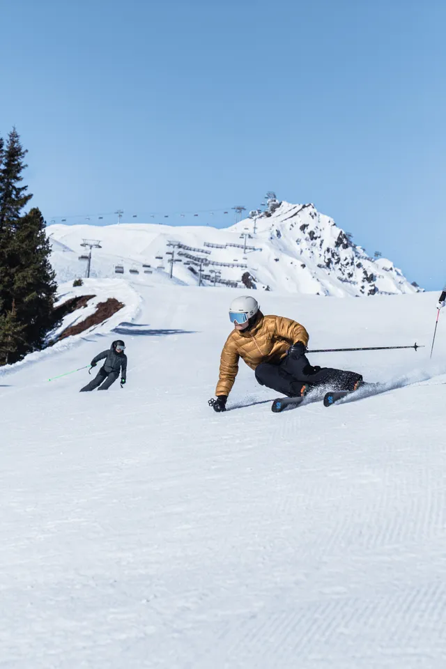 Sonnenskilauf_am_Penken_c_Mayrhofner_Bergbahnen.jpg